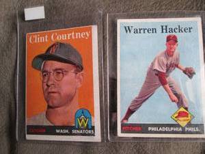 lot 126 image: (2) 1958 Topps Baseball Cards