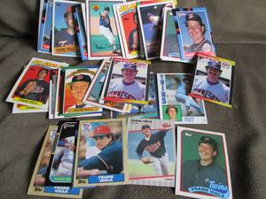 lot 133 image: (50) Frank Viola Cards