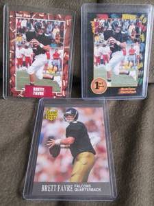 lot 134 image: (3) Brett Farve Rookie Cards