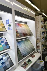 lot 16 image: Valspar Display with Paint Swatches