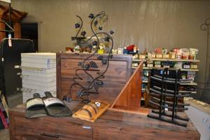 lot 72 image: Large Lot of Wine and Bar Dcor