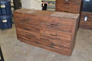 lot 74 image: 6-Drawer Dresser
