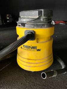 lot 13 image: Genie 8 Gallon Wet  Dry Vacuum