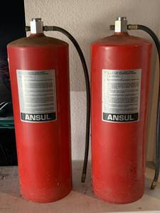 lot 31 image: Lot of 2 Fire Extinguishers