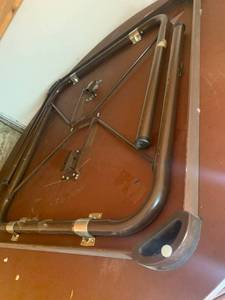 lot 75 image: Round 5 Foot Banquet Table with Folding Legs