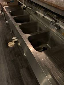 lot 91 image: 4 Tub Stainless Steel Sink (2 faucet)