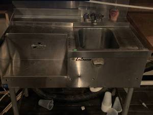 lot 92 image: Lacrosse One Tub Sink