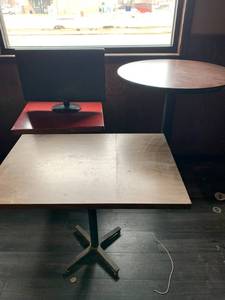 lot 100 image: 3 Tables & Acer 27 Monitor