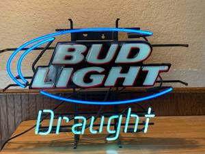 lot 104 image: Bud Light Draught Neon Sign 28 High