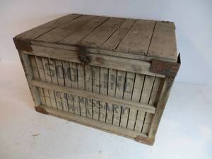 lot 1 image: VINTAGE Soo Line Train Commissary Box