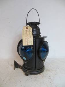 lot 32 image: Handlan Marker Lamp