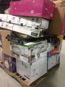 lot 38 image: Pallets whit assorted salvage units for parts or repair