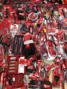 lot 46 image: Large lot of assorted Milwaukee tools and accesories