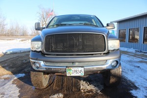 lot 5122 image: 2003 Dodge Ram 2500 SLT Quad Cab 4x4 - Lifted -