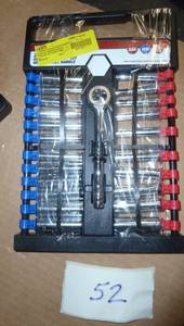 lot 52 image: 24 piece standard and metric 14 in...