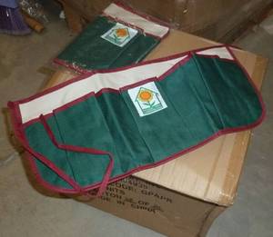 lot 84 image: case of 60 new garden tool aprons...