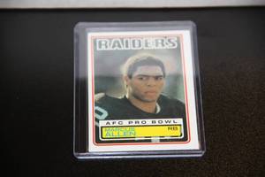 lot 27 image: 1983 Topps Football Complete Set  396 Cards