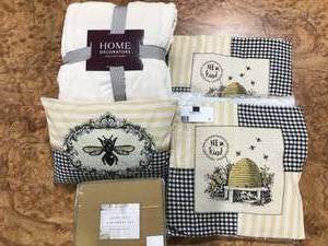 lot 6 image: King Sized Bedding Items Sheets Decorative Pillows and Luxury Fleece  Blanket