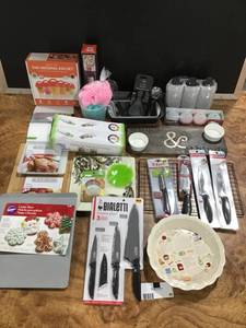 lot 29 image: HUGE Lot of Kitchen Items & Gadgets Over 30 items