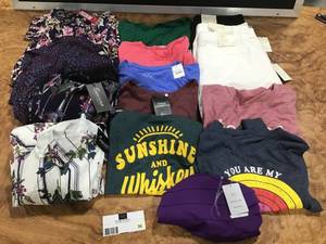 lot 36 image: Ladies Clothing Lot- Size Large