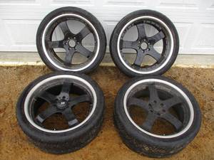 lot 2 image: Wheels and tires