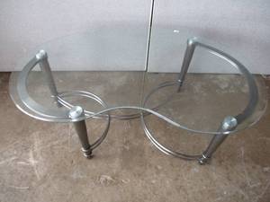 lot 17 image: Coffee Table
