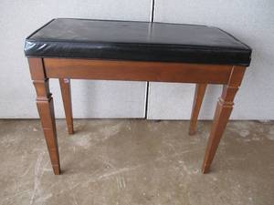 lot 20 image: Piano Bench