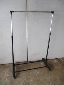 lot 21 image: Hanging Rack