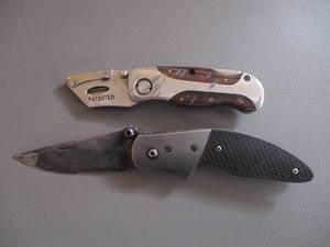 lot 26 image: 2 Knives