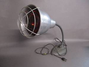 lot 19 image: Heat lamp