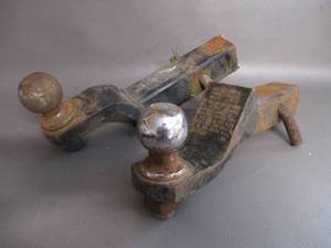 lot 41 image: Tow Hitch and balls