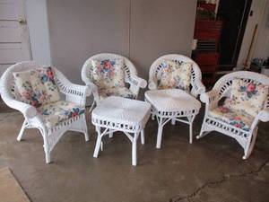 lot 51 image: Patio Furniture Set