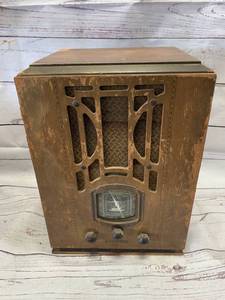 lot 14 image: Pre 1939 Lafayette Antique Amateur Radio 15 Tall