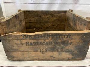 lot 17 image: Early 1900s Allen Mfg. Wood Tool Crate RARE