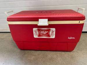 lot 18 image: Vintage Miller High Life Igloo Cooler