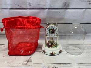 lot 21 image: Anniversary Clock with Bag 9 Tall