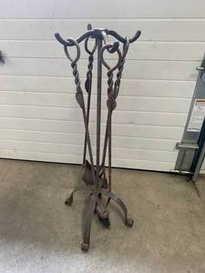 lot 26 image: Vintage Fireplace Tool Set