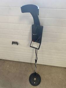 lot 28 image: Metal Detector