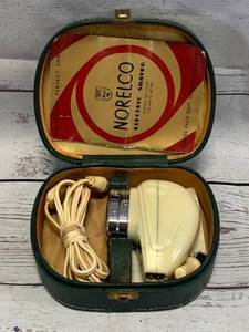 lot 30 image: Vintage Norelco Electric Shaver