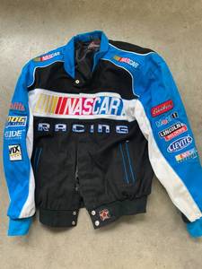 lot 32 image: Nascar Embroidered Jacket Size Medium