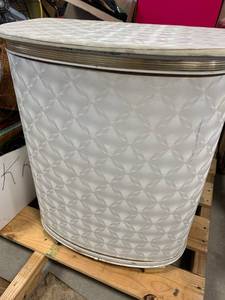 lot 83 image: Vintage Old School Clothes Hamper 24 Tall