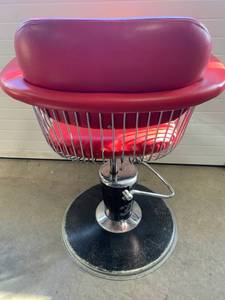 lot 103 image: 1960s Barber Chair Belmont Takara Warren Planter Style Original from Josephs School of Hair