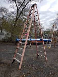 lot 218 image: 12ft. Step Ladder