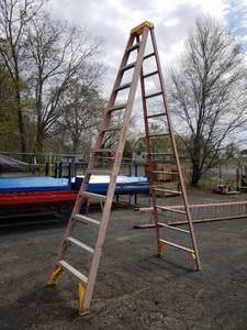 lot 220 image: 12ft. Step Ladder