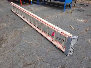 lot 221 image: 28ft. Extension Ladder L-3022-28PT
