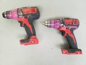 lot 149 image: Lot of (2) Milwaukee Cordless Drills