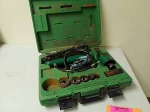 lot 157 image: Greenlee SlugBuster Knockout Punch and Hydraulic Driver Set 7306SB