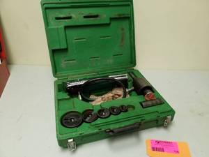 lot 158 image: Greenlee SlugBuster Knockout Punch and Hydraulic Driver Set 7306SB