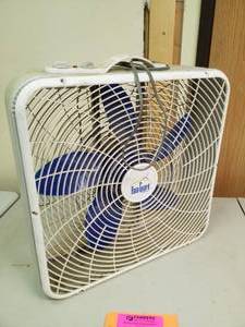 lot 170 image: Rain Guard 3-speed HeatCool Box Fan