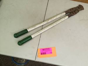 lot 179 image: Greenlee Bolt Cutter